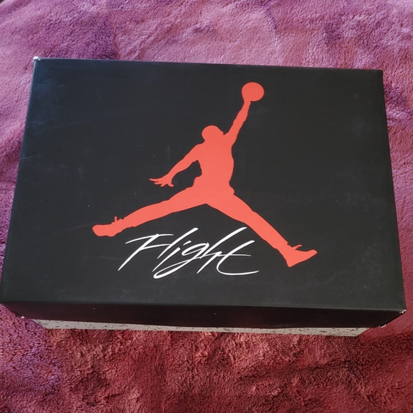 Jordan's Cement 4s - Picture 2 of 5
